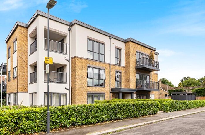 2 Bedroom Apartment To Rent In The Avenue, HA5