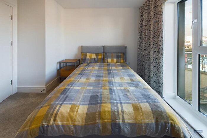 2 Bedroom Apartment For Sale In Riverside Quay, Southampton, SO14
