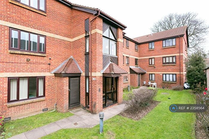 1 Bedroom Flat To Rent In Rosethorn Close, Balham, London, SW12