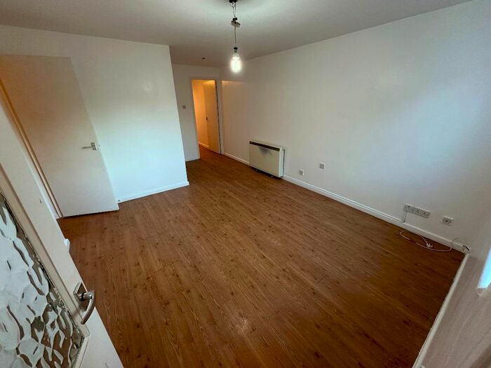 1 Bedroom Flat To Rent In Nicholas Close, Greenford, UB6