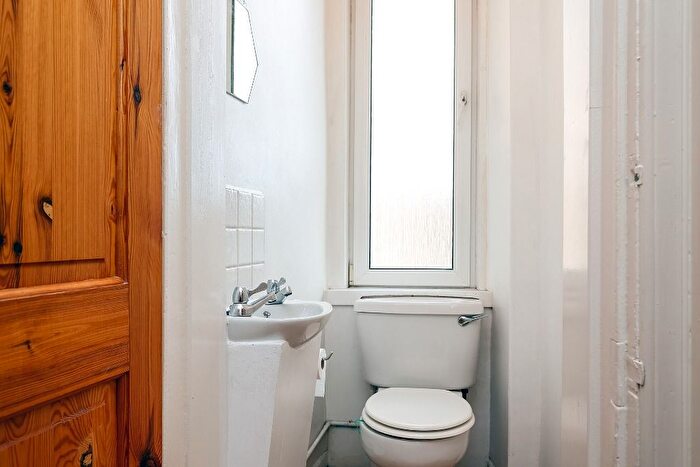 1 Bedroom Flat To Rent In Smithfield Street, Gorgie, Edinburgh, EH11