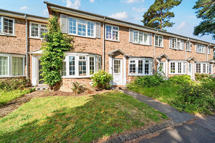 3 Bedroom Terraced House For Sale In Broomhall End, Woking, Surrey, GU21
