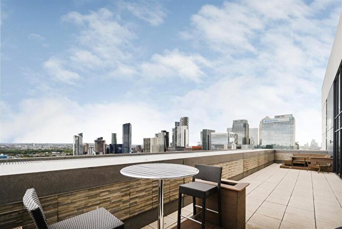 2 Bedroom Duplex To Rent In Horizons Tower, Yabsley Street, London, E14