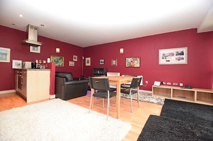 2 Bedroom Property To Rent In Fitzwilliam Street, Sheffield, S1