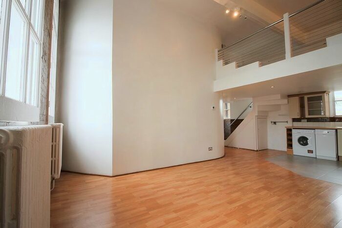 2 Bedroom Flat To Rent In Dalston Lane, London E8