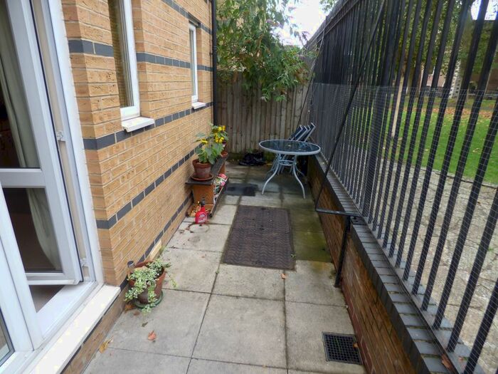 2 Bedroom Flat To Rent In Azure House, Buckfast Street, Shoreditch, E2
