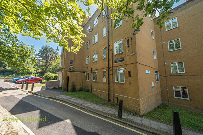 2 Bedroom Apartment For Sale In Kingswood Estate, London, SE21