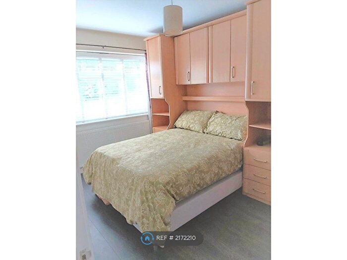 6 Bedroom Terraced House To Rent In Ford End, Woodford Green, IG8