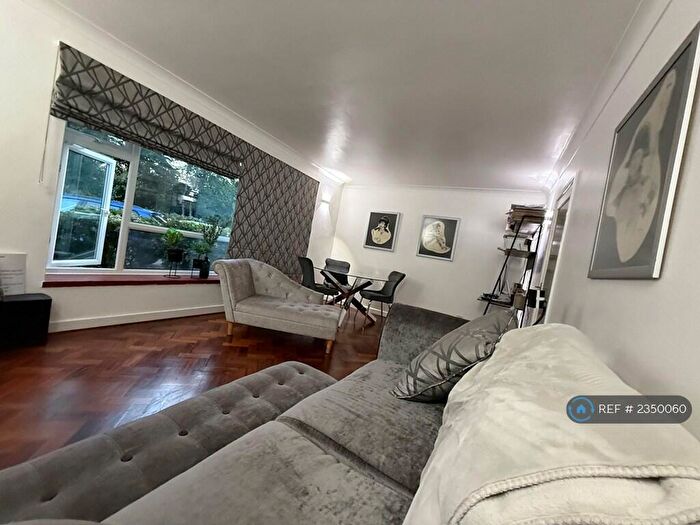 2 Bedroom Flat To Rent In Hatton Court, Chislehurst, BR7