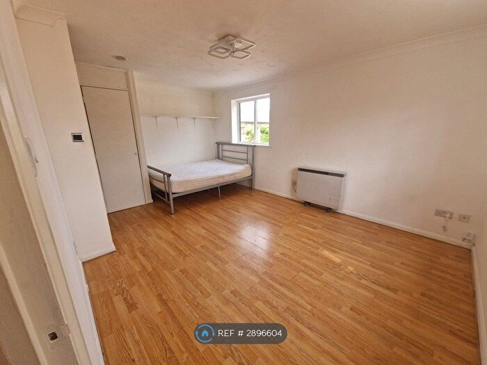 Studio To Rent In Wren Court, Egham, TW20