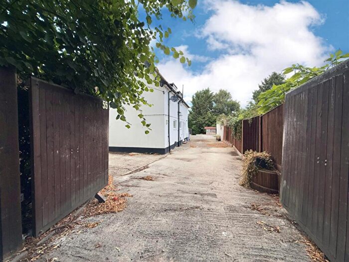 3 Bedroom Semi-Detached House For Sale In Potley Hill Road, Yateley, GU46