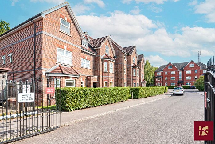 2 Bedroom Flat For Sale In St. Francis Close, Crowthorne, Berkshire, RG45