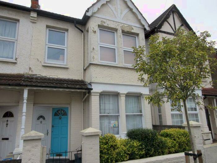 1 Bedroom Flat To Rent In Northview Drive, Westcliff-On-Sea, SS0