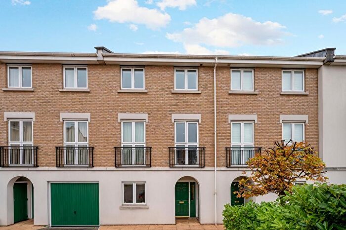 4 Bedroom Detached House For Sale In Pavillion Square, Tooting Bec, SW17