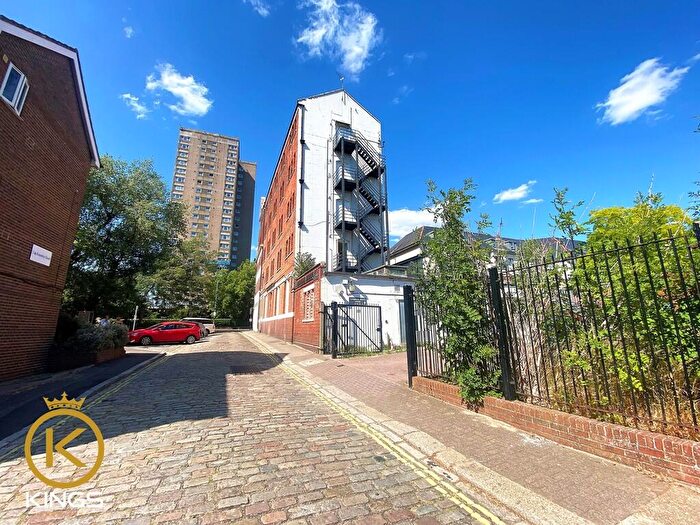 3 Bedroom Apartment To Rent In Aylward Street, Portsmouth, PO1