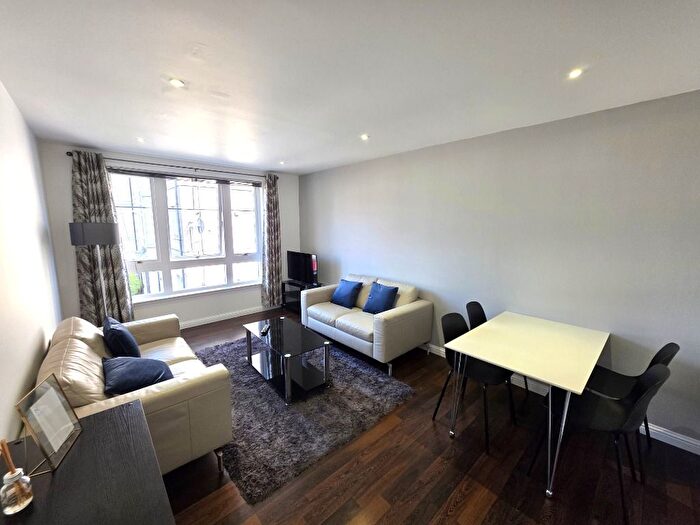 2 Bedroom Flat To Rent In Charlotte Street, City Centre, Aberdeen, AB25