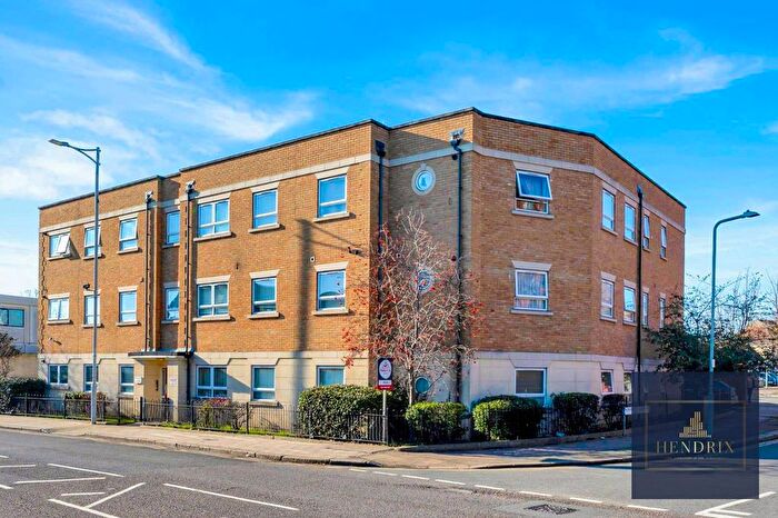 2 Bedroom Flat For Sale In Cranbrook Road, Ilford, IG2