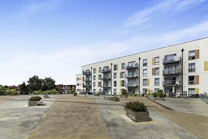 2 Bedroom Flat To Rent In Cosmopolitan Court, EN1