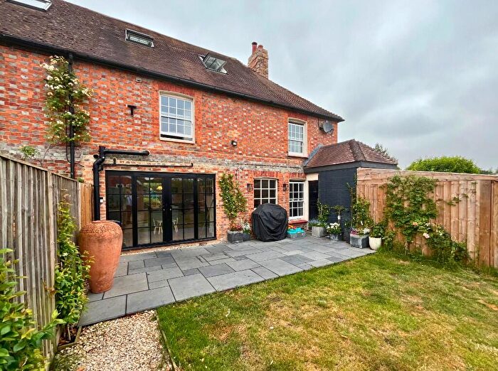 4 Bedroom End Of Terrace House For Sale In Church Lane, Hungerford, RG17