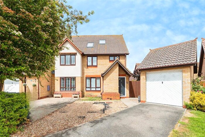4 Bedroom Semi-Detached House For Sale In Merlin Drive, Sandy, Bedfordshire, SG19