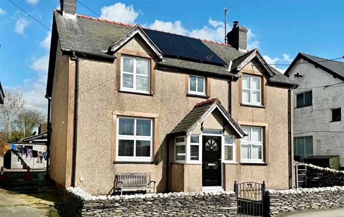 3 Bedroom Detached House For Sale In King Street, Cerrigydrudion, Corwen, LL21