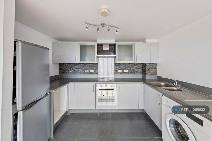 2 Bedroom Flat To Rent In Bath Road, Slough, SL1