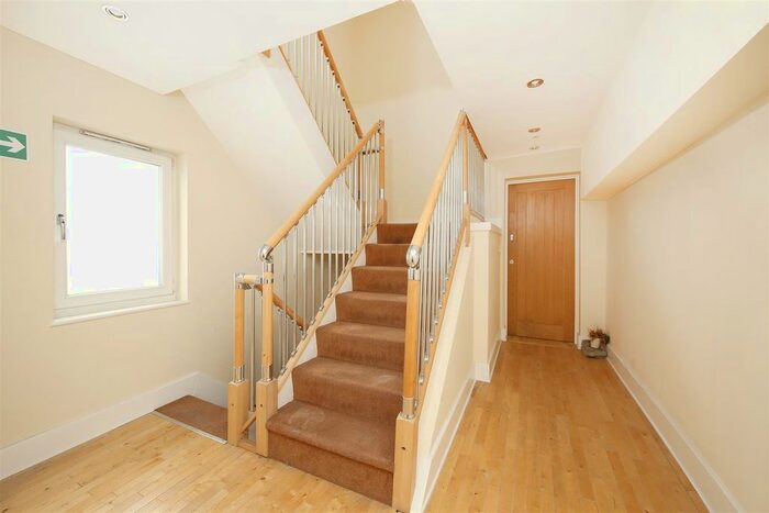 1 Bedroom Flat To Rent In Tower Bridge Road, London, SE1