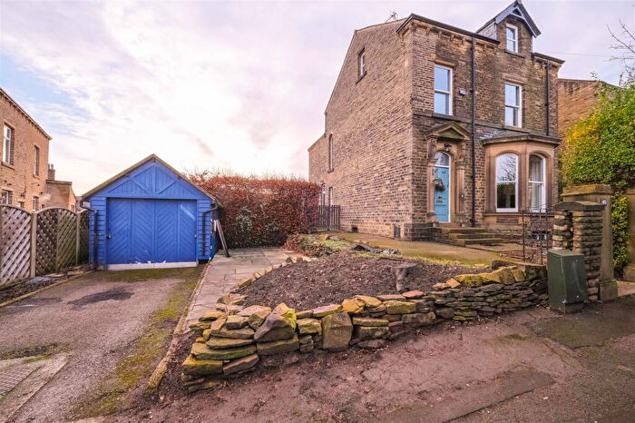 5 Bedroom Detached House For Sale In Clifton Road, Huddersfield., HD1