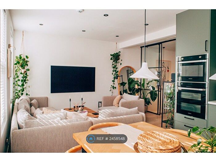 3 Bedroom Flat To Rent In Northlands Street, London, SE5