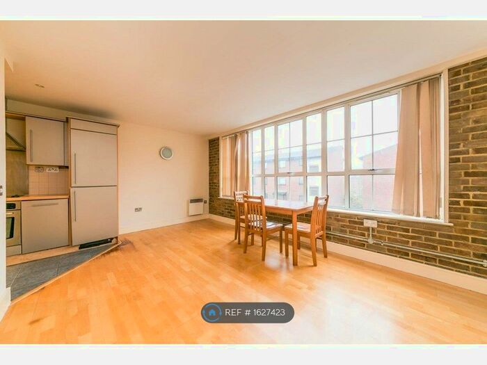 2 Bedroom Flat To Rent In South City Court, London, SE15