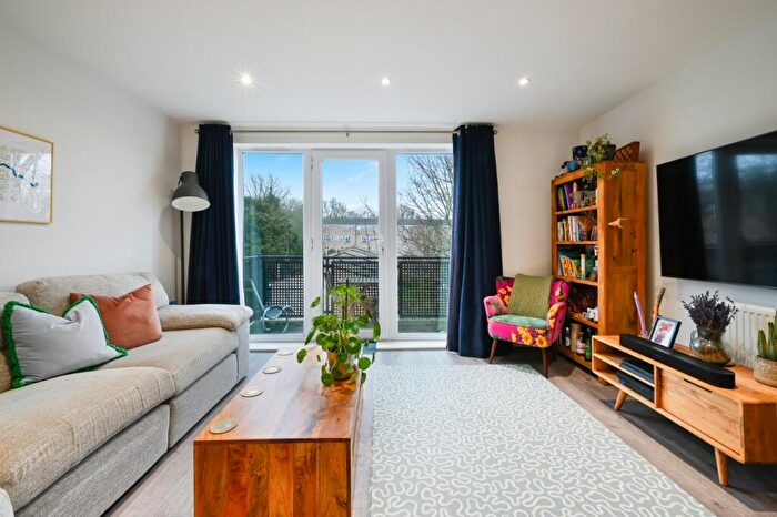 2 Bedroom Apartment For Sale In Lords Court, Headingley Drive, Beckenham, BR3