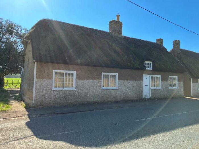 Bungalow To Rent In Little Barford, St. Neots, Cambridgeshire, PE19