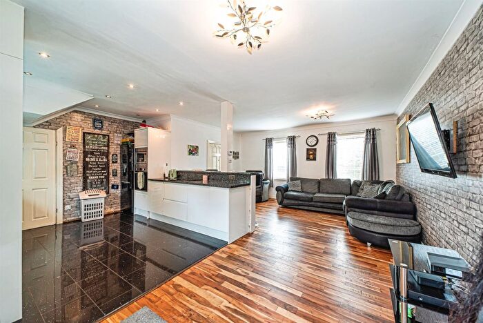 3 Bedroom Terraced House For Sale In Cairnhill Circus, Glasgow, G52