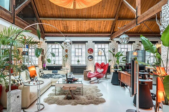 4 Bedroom Flat For Sale In Morrish Road, Clapham, SW2