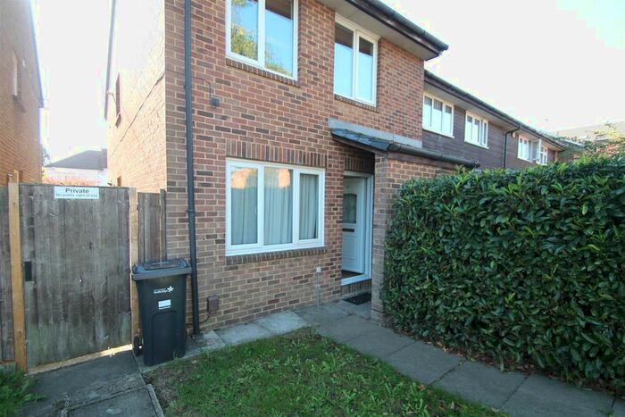1 Bedroom Flat To Rent In Andrew Close, Hainault, Essex, IG6