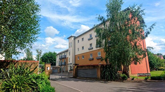 2 Bedroom Apartment For Sale In Trafalgar Gardens, Pound Hill, Crawley, RH10