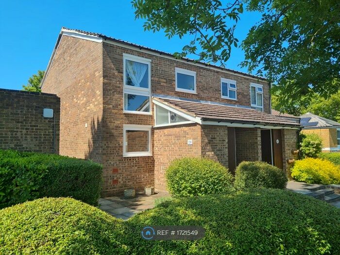 3 Bedroom Semi-Detached House To Rent In Charlwood, Croydon, CR0