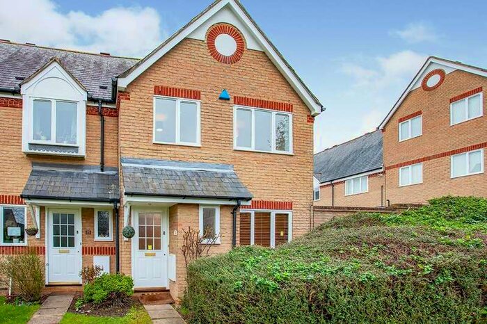 3 Bedroom Semi-Detached House To Rent In Norbury Avenue, Watford, WD24