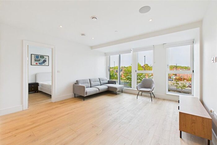 2 Bedroom Flat To Rent In Coombe Hill House, London, SW20