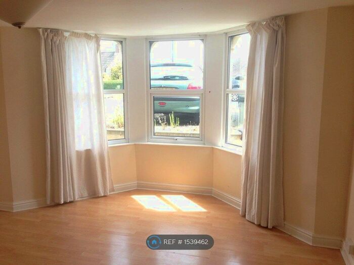 2 Bedroom Flat To Rent In Channel View Crescent, Portishead, Bristol, BS20