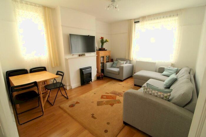 4 Bedroom Flat To Rent In Hector House, E2