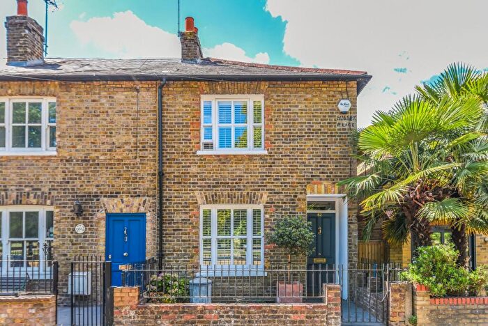 2 Bedroom End Of Terrace House For Sale In Kings Road, Windsor, Berkshire, SL4