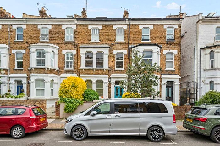 2 Bedroom Flat To Rent In Frithville Gardens, Shepherds Bush, W12