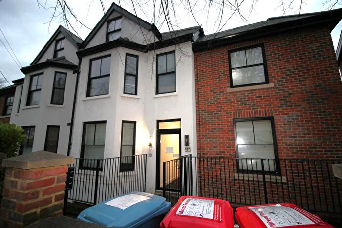 1 Bedroom Flat To Rent In Priory Avenue, High Wycombe, HP13