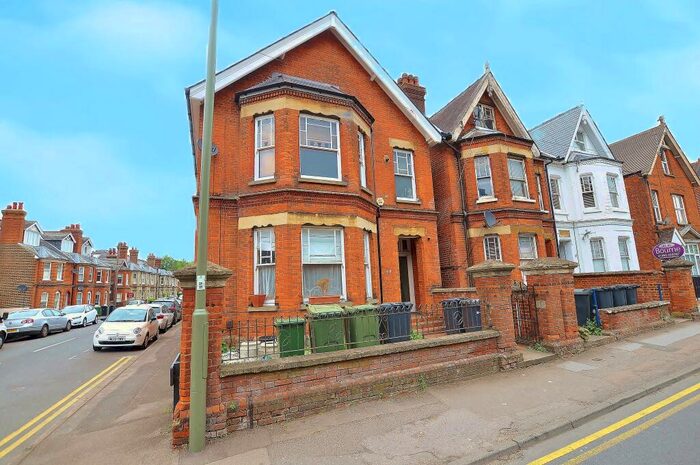 1 Bedroom Apartment To Rent In York Road, Guildford, Surrey, GU1