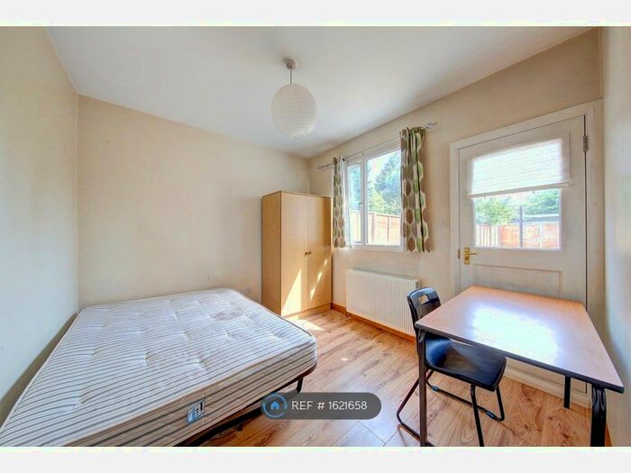 4 Bedroom Terraced House To Rent In Portland Road, Central Kingston, KT1