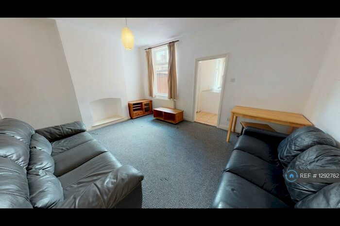 6 Bedroom End Of Terrace House To Rent In Windermere Street, Leicester, LE2