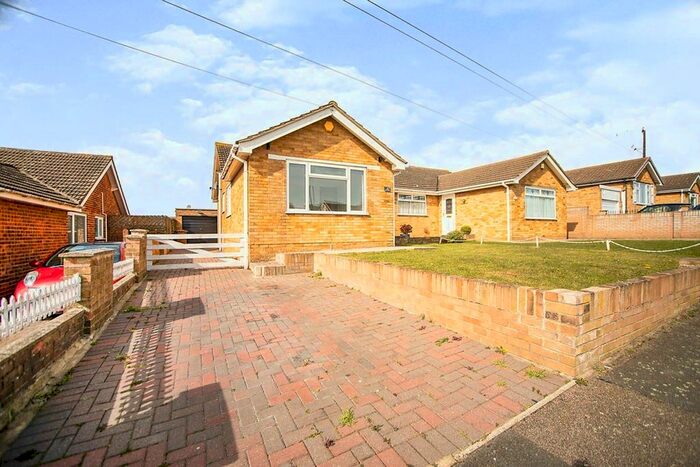 3 Bedroom Bungalow To Rent In Vidgeon Avenue, Hoo, Rochester, Kent, ME3
