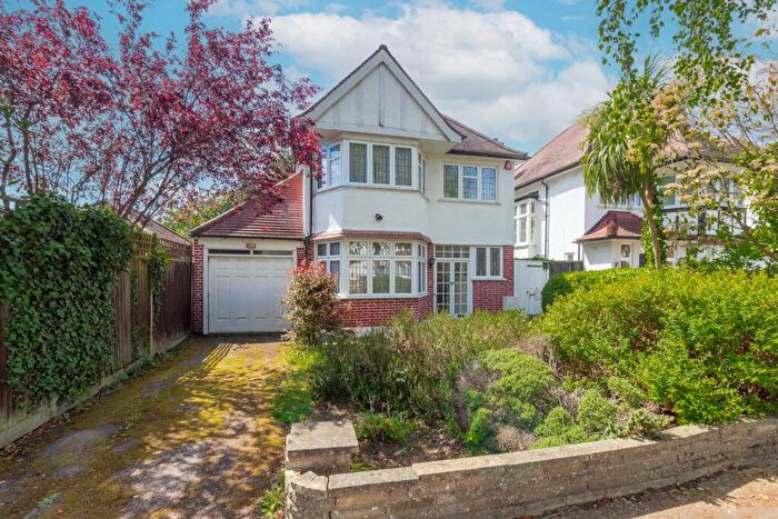 3 Bedroom Detached House For Sale In Mowbray Road, Edgware, HA8