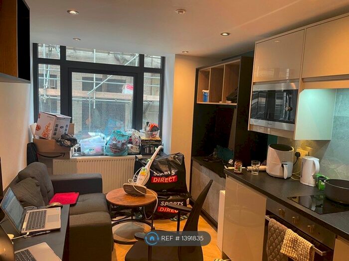 Studio To Rent In South Parade, Leeds, LS1